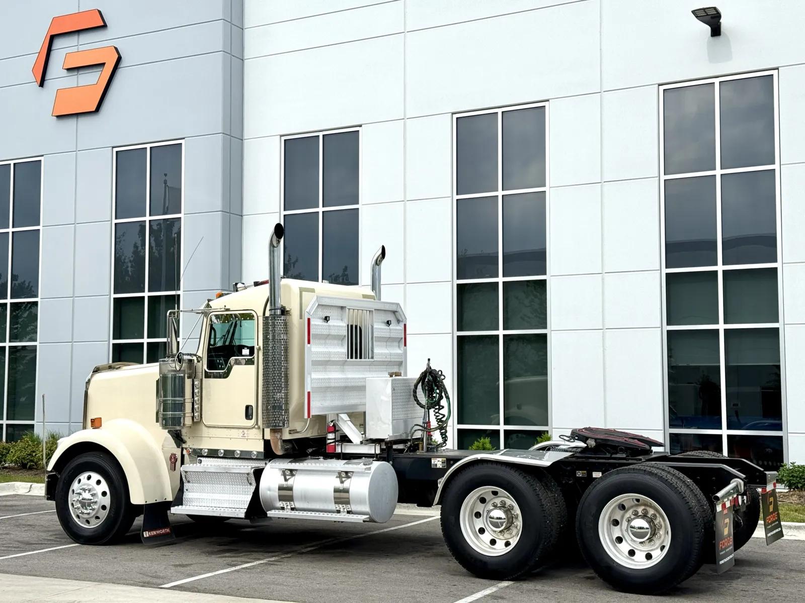 2018 Kenworth W900 in New Lenox, IL — photo 6