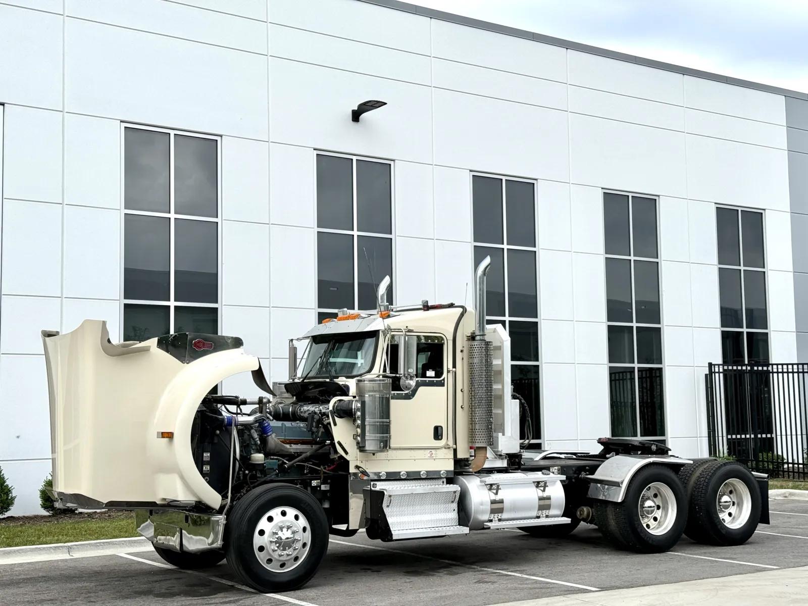 2018 Kenworth W900 in New Lenox, IL — photo 10