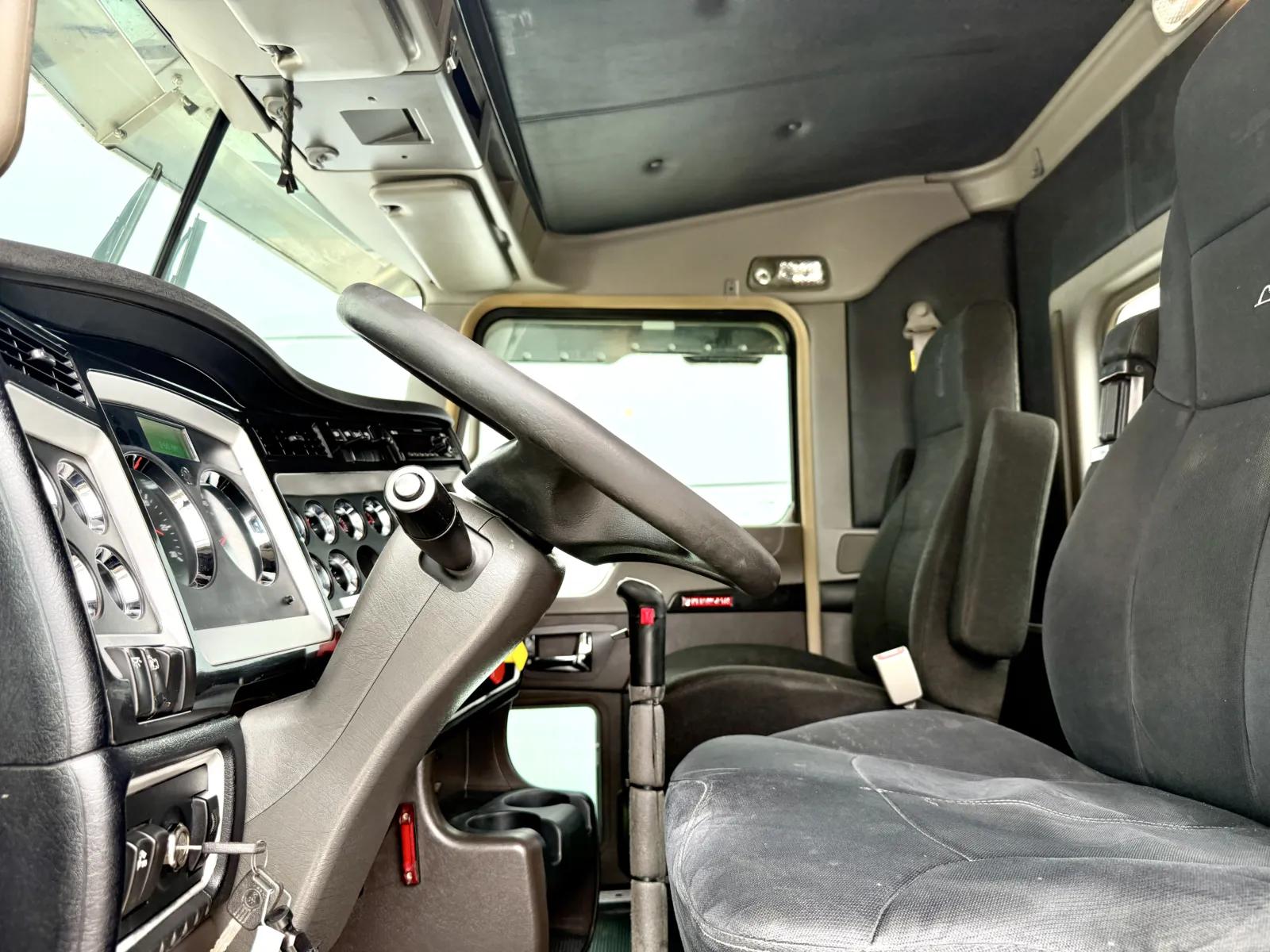 2018 Kenworth W900 in New Lenox, IL — photo 14