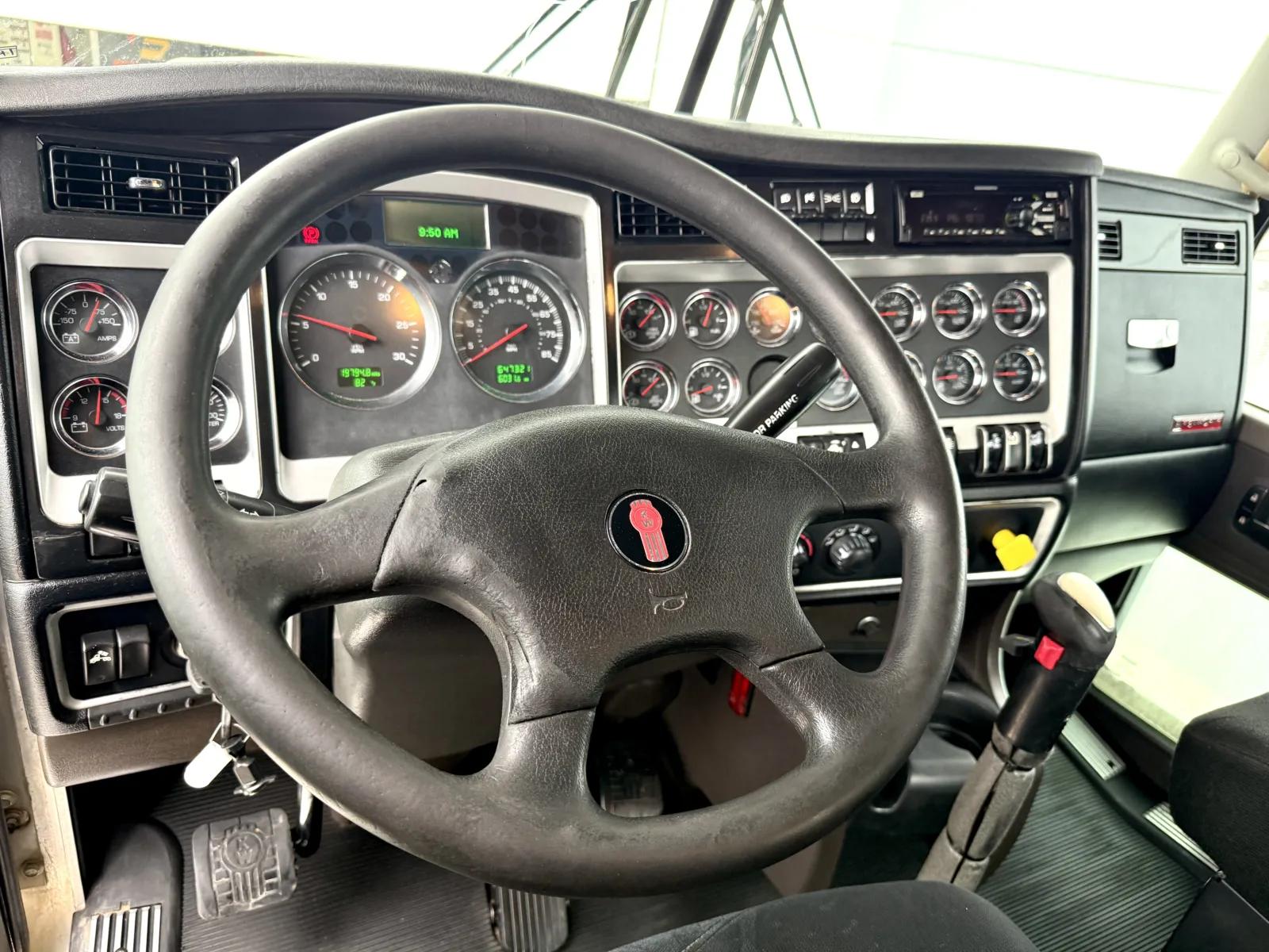 2018 Kenworth W900 in New Lenox, IL — photo 15