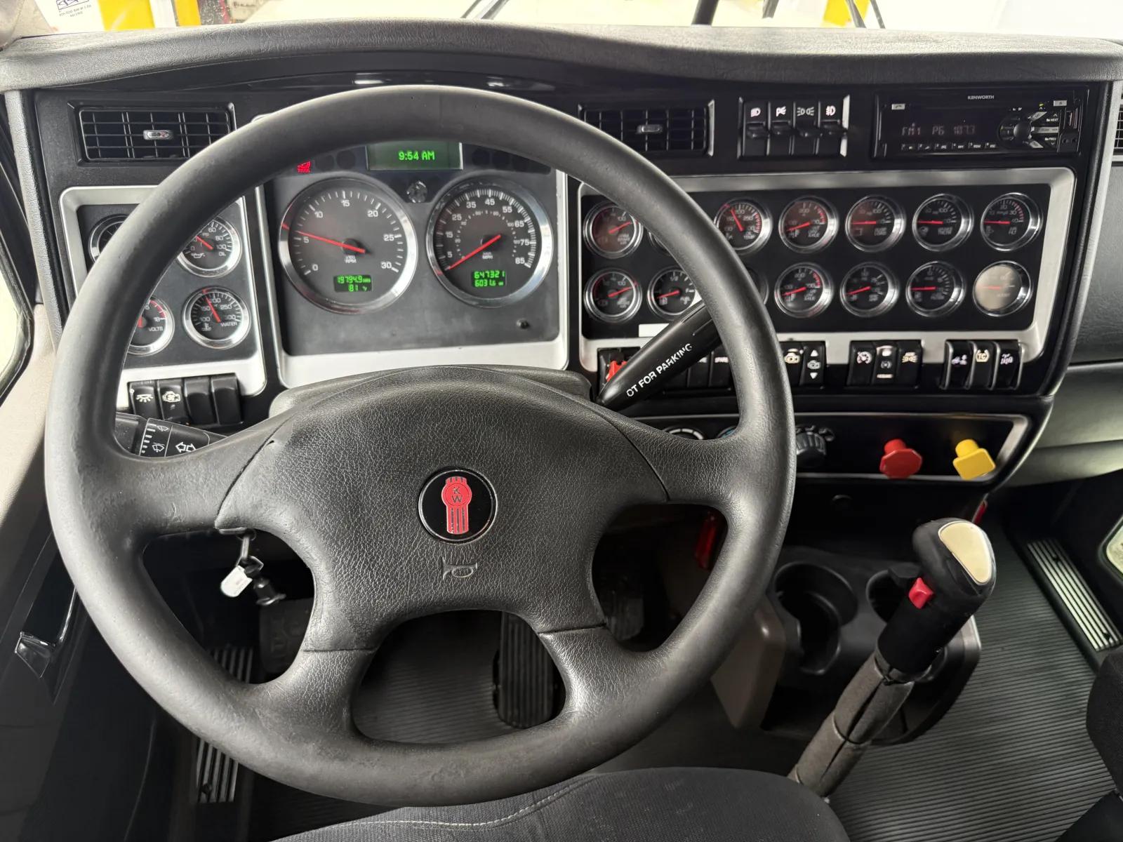 2018 Kenworth W900 in New Lenox, IL — photo 16