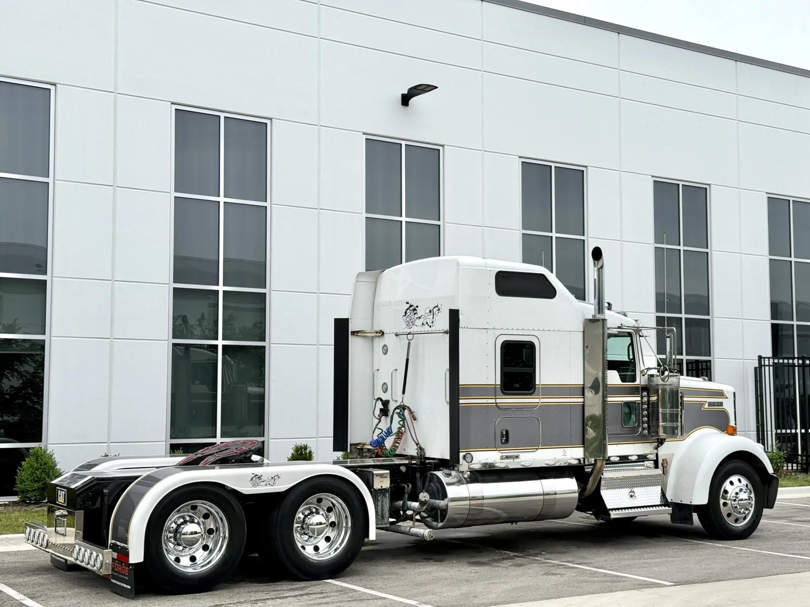 2015 Kenworth W900 in New Lenox, IL — photo 5