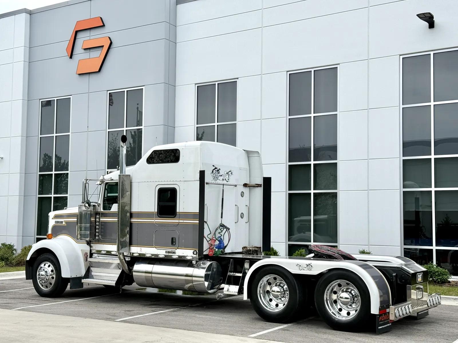 2015 Kenworth W900 in New Lenox, IL — photo 6