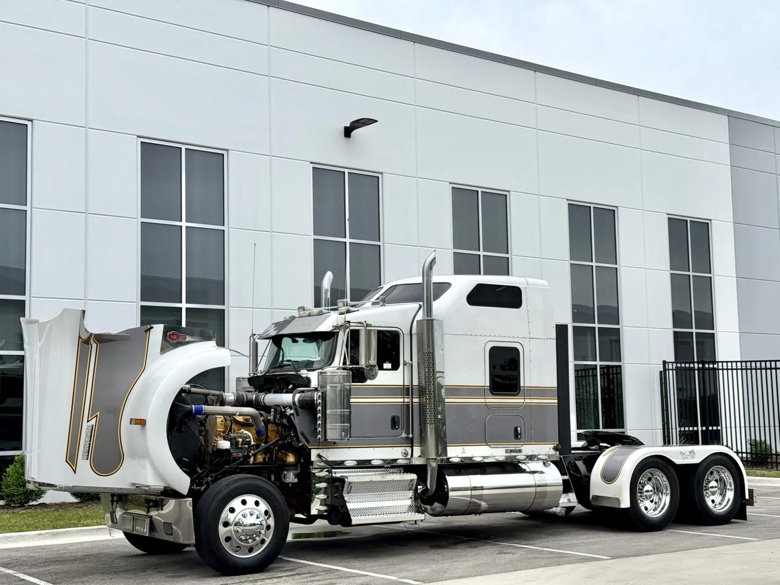 2015 Kenworth W900 in New Lenox, IL — photo 10