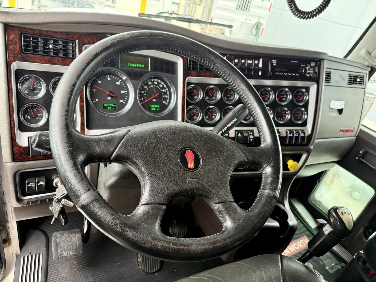 2015 Kenworth W900 in New Lenox, IL — photo 15