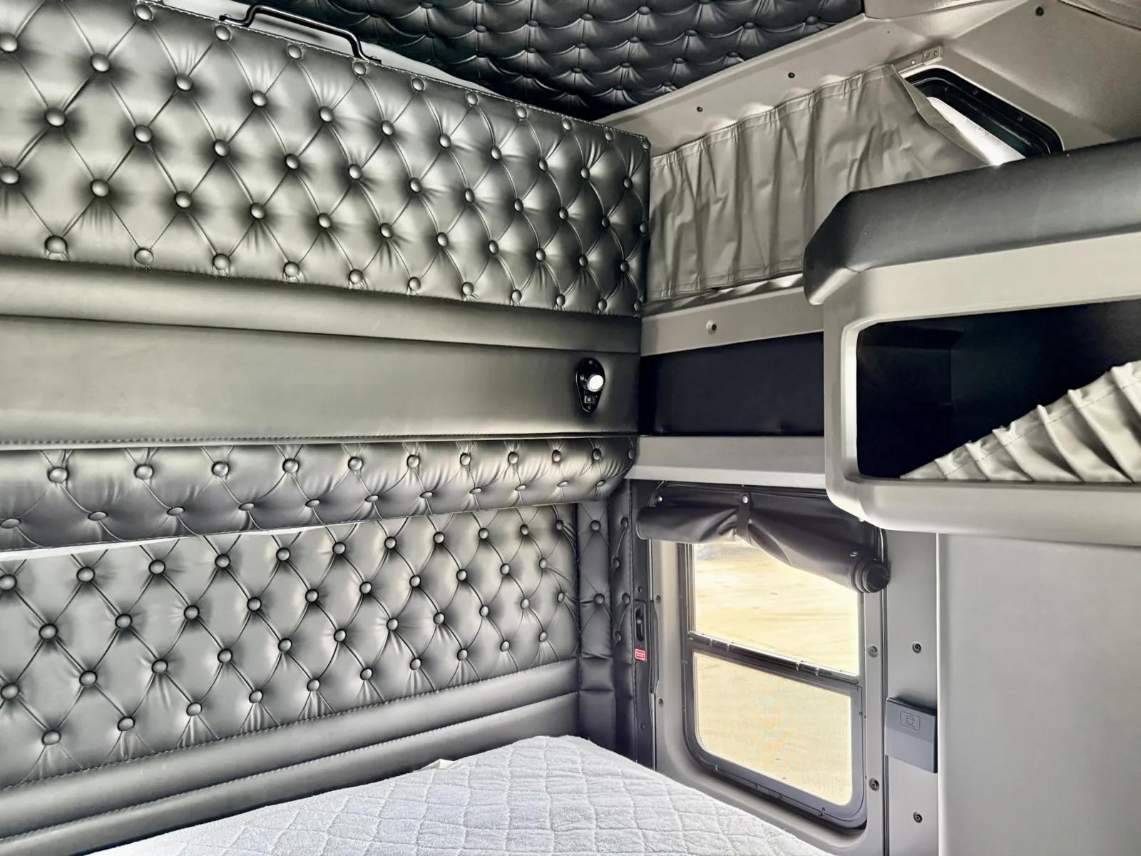 2015 Kenworth W900 in New Lenox, IL — photo 24