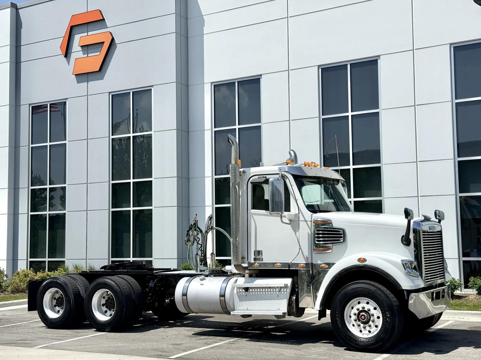 2020 Freightliner 122SD in New Lenox, IL — photo 2
