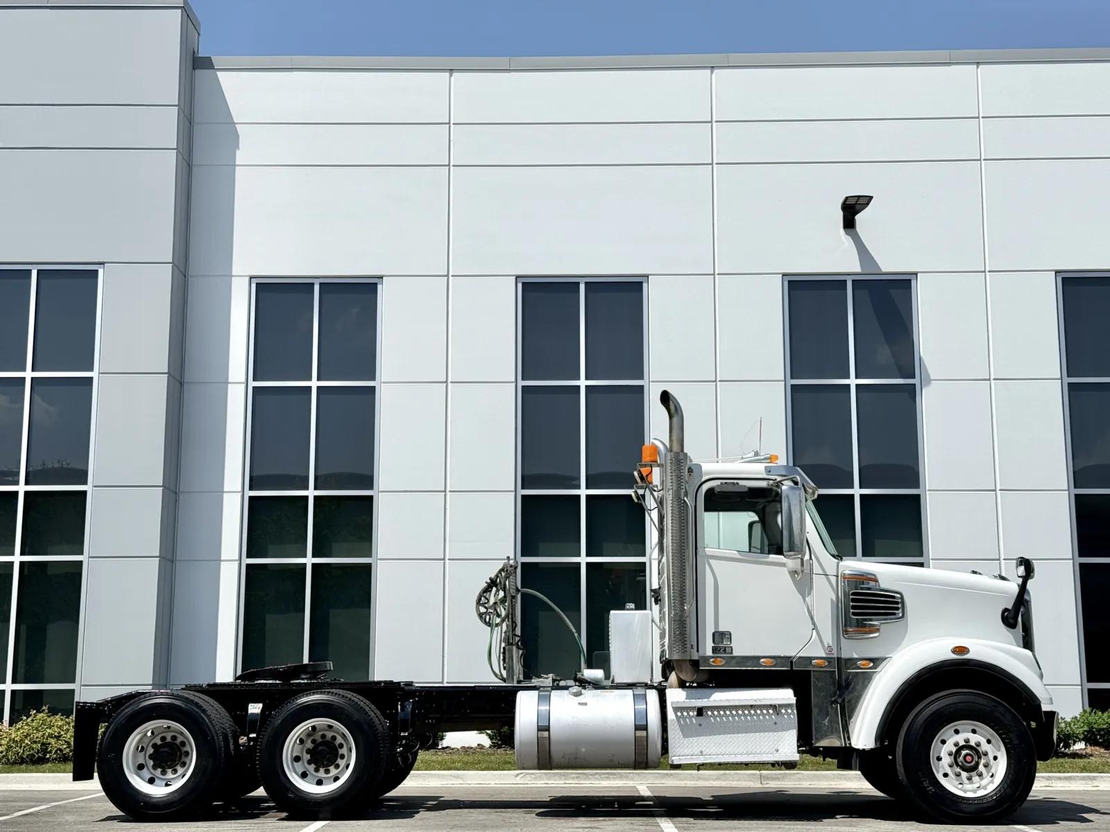 2020 Freightliner 122SD in New Lenox, IL — photo 3