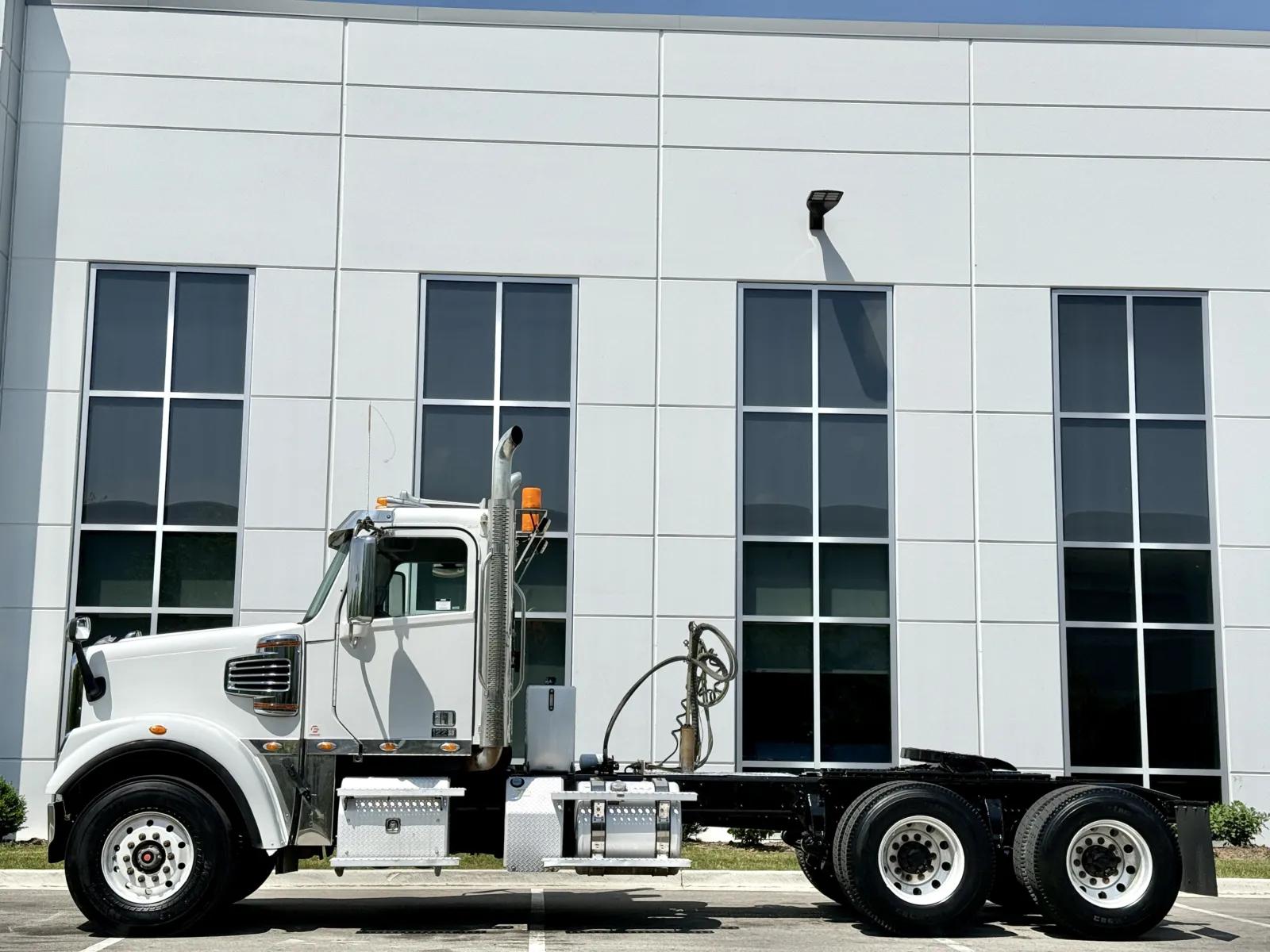 2020 Freightliner 122SD in New Lenox, IL — photo 4
