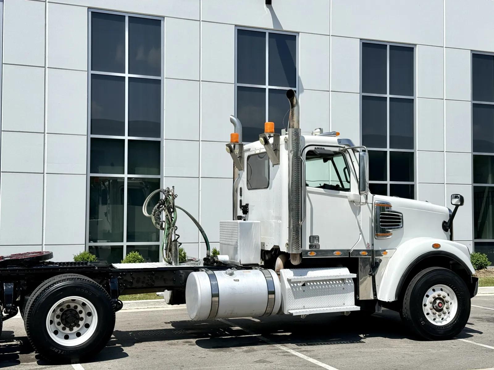 2020 Freightliner 122SD in New Lenox, IL — photo 7