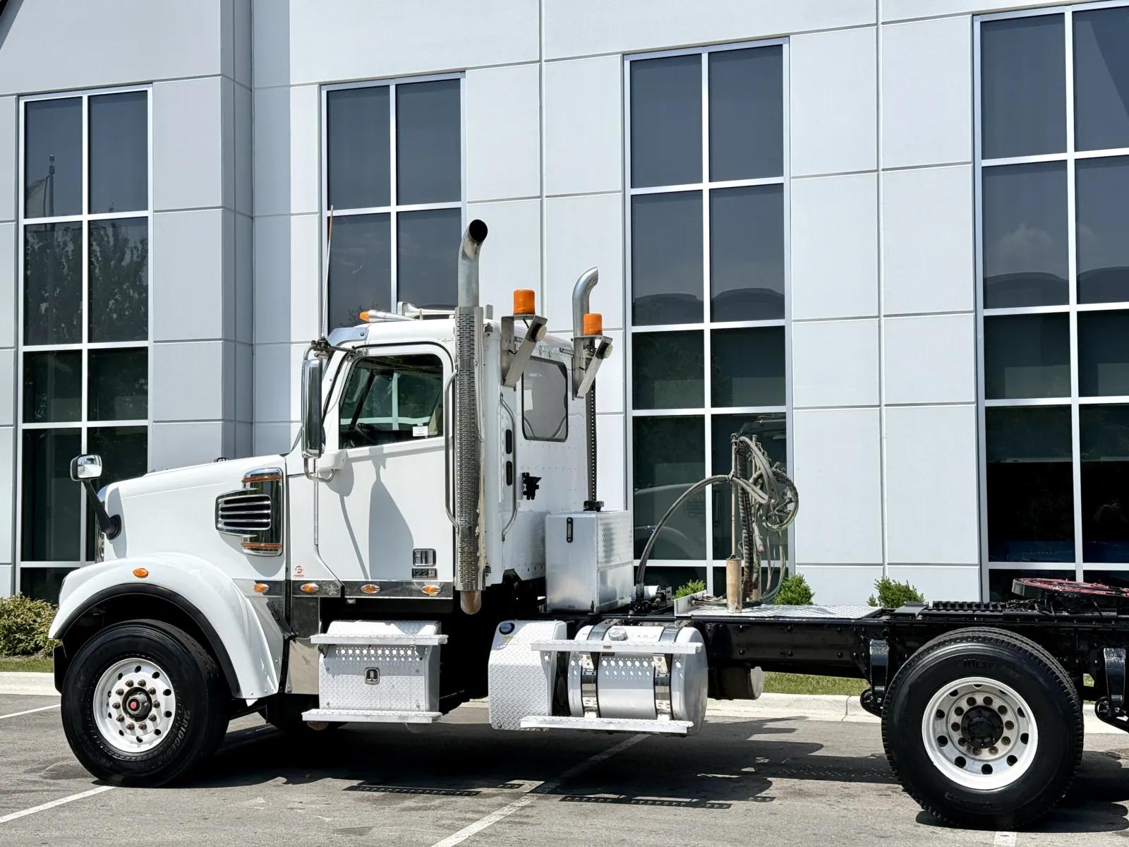 2020 Freightliner 122SD in New Lenox, IL — photo 8