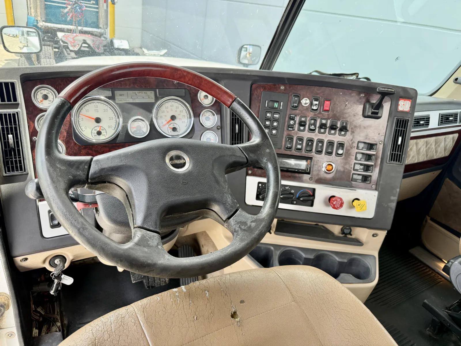 2020 Freightliner 122SD in New Lenox, IL — photo 15