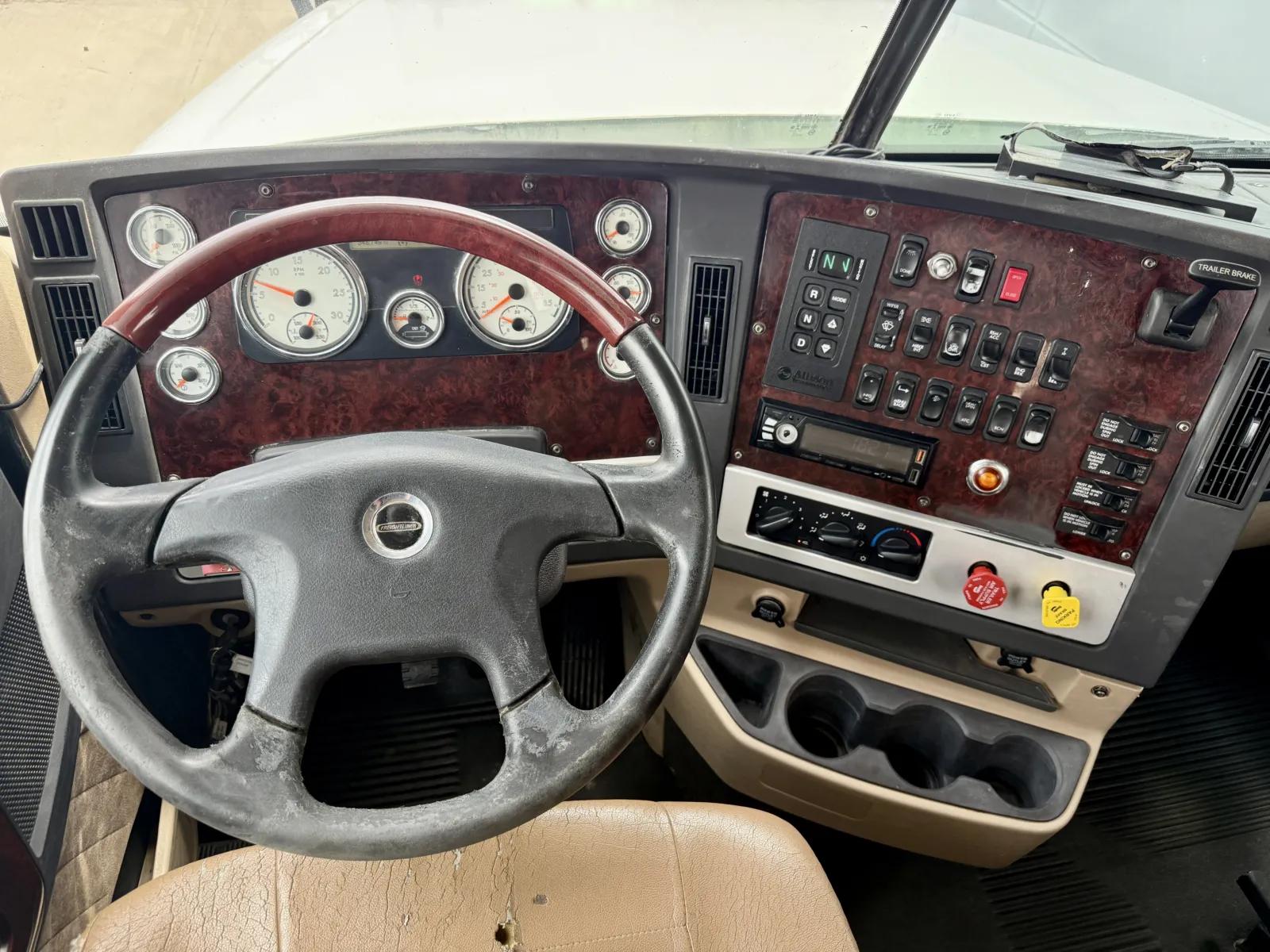 2020 Freightliner 122SD in New Lenox, IL — photo 16