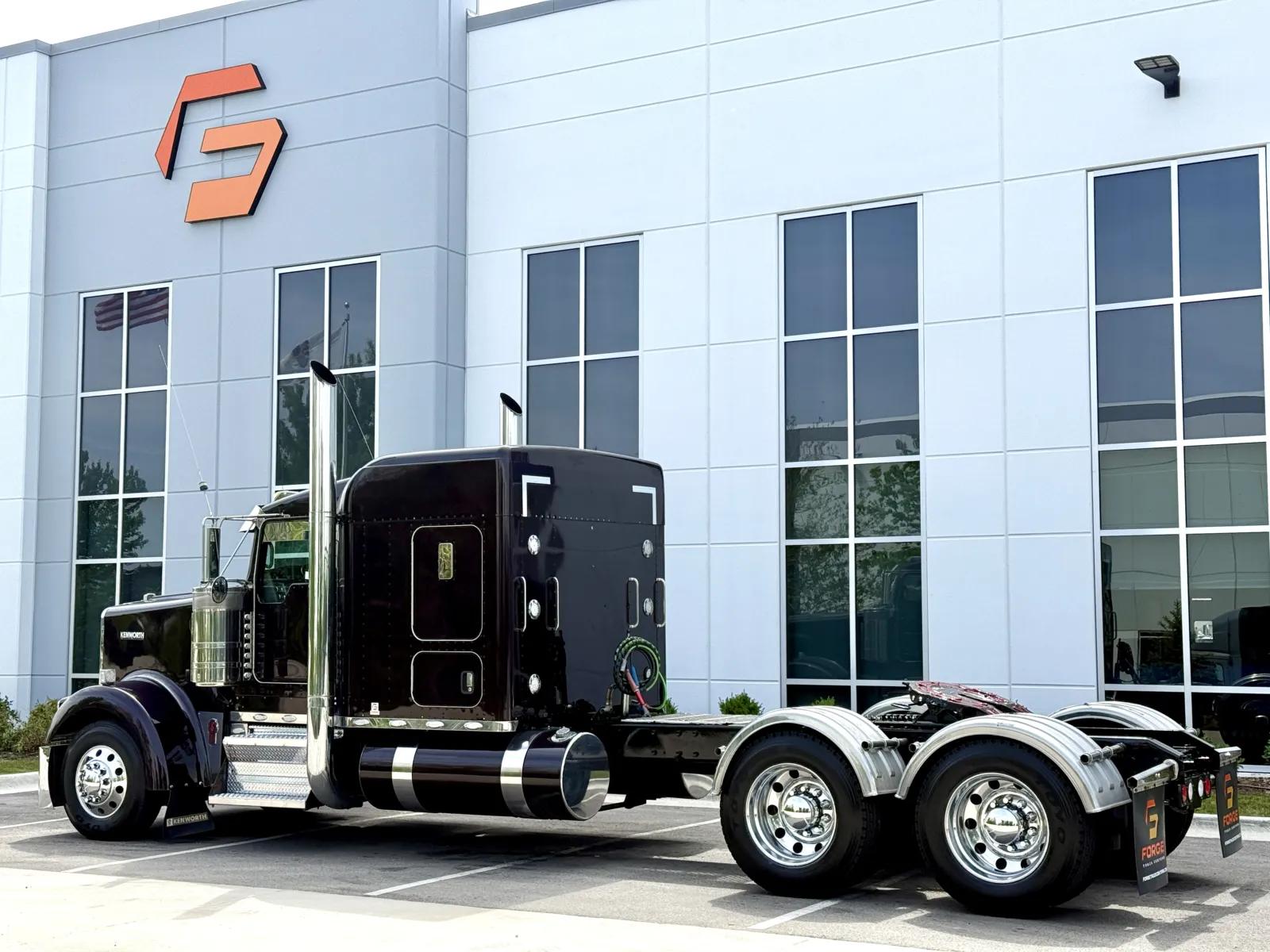 2018 Kenworth W900 in New Lenox, IL — photo 6