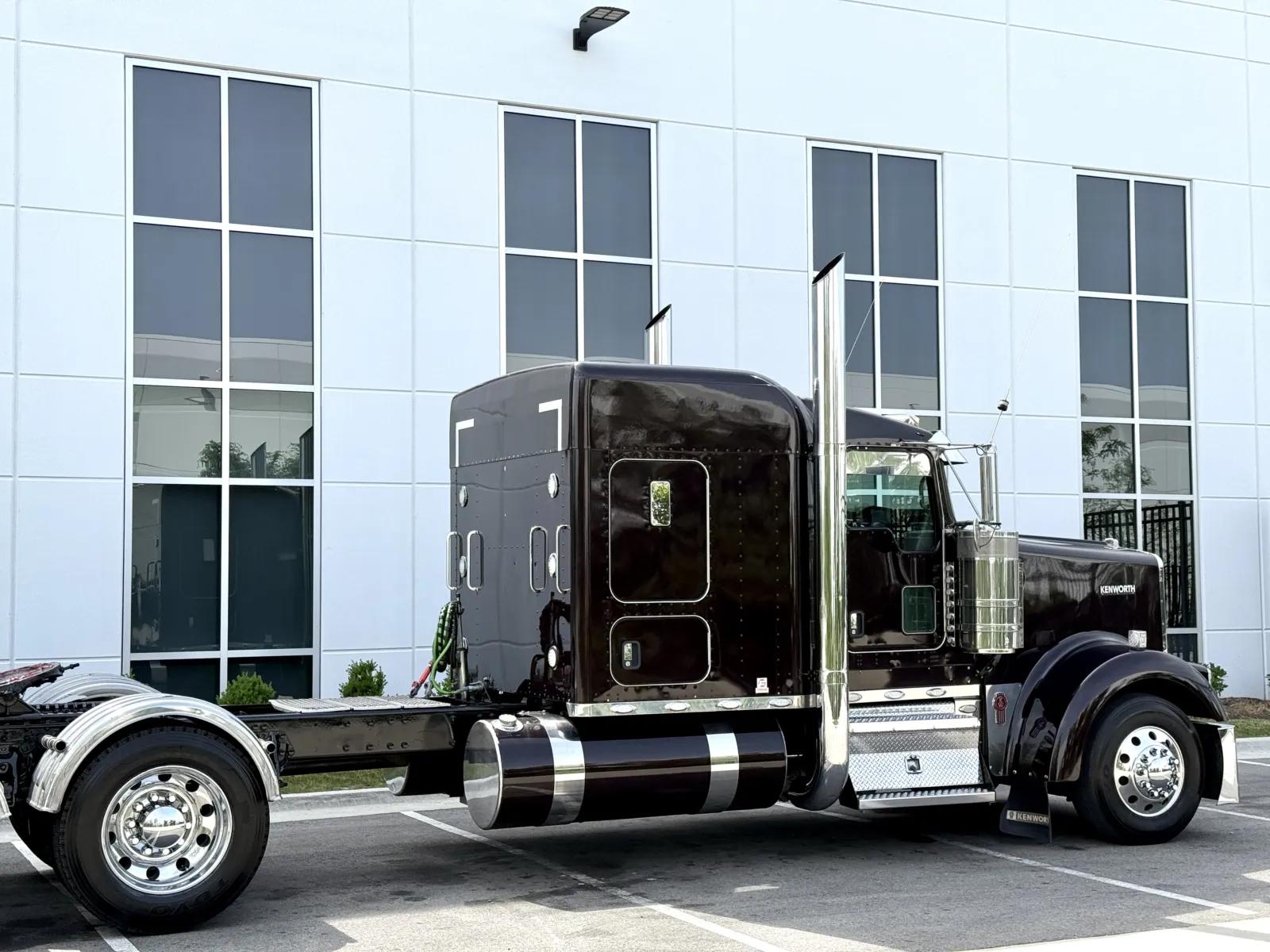 2018 Kenworth W900 in New Lenox, IL — photo 7