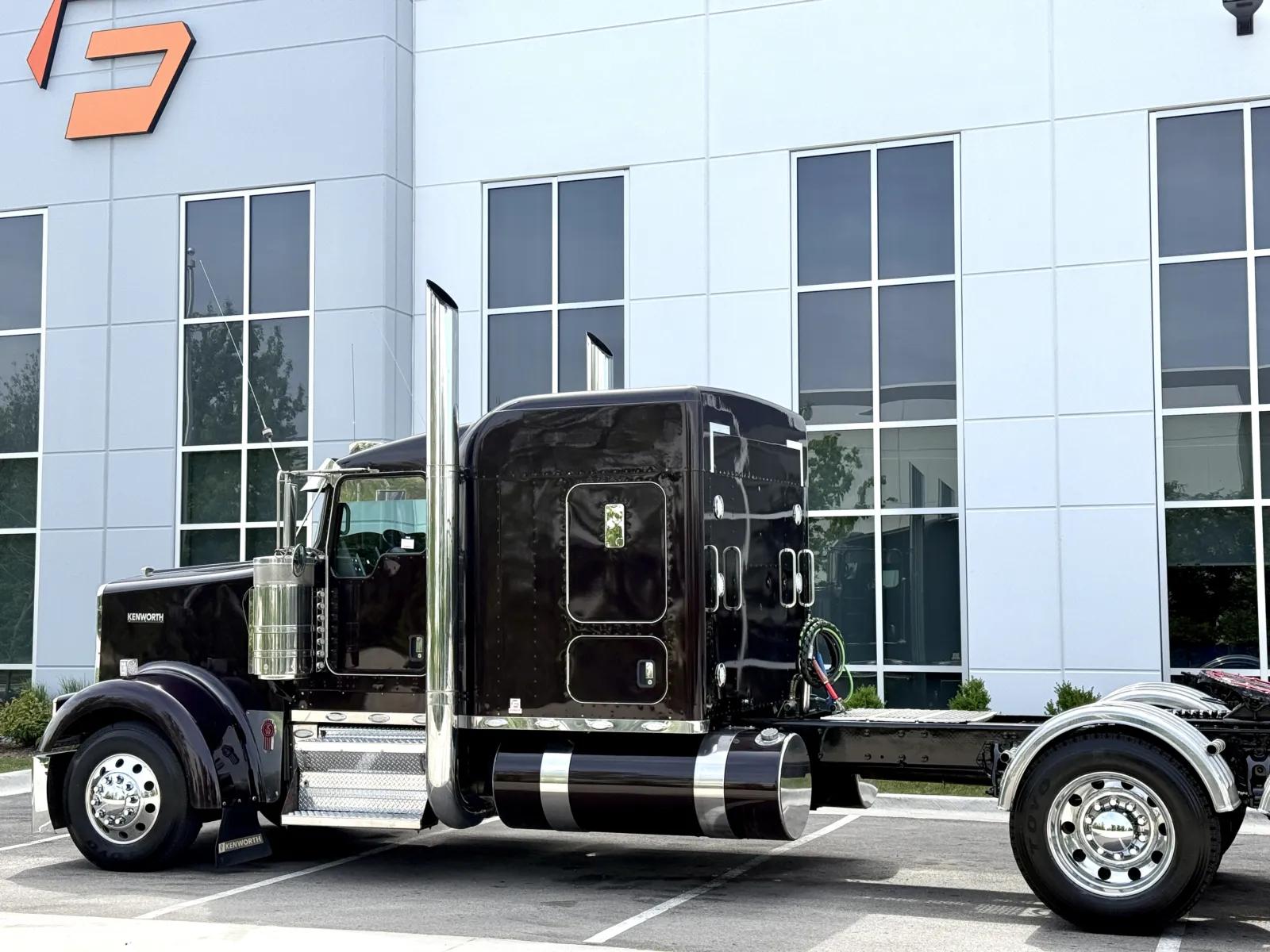 2018 Kenworth W900 in New Lenox, IL — photo 8