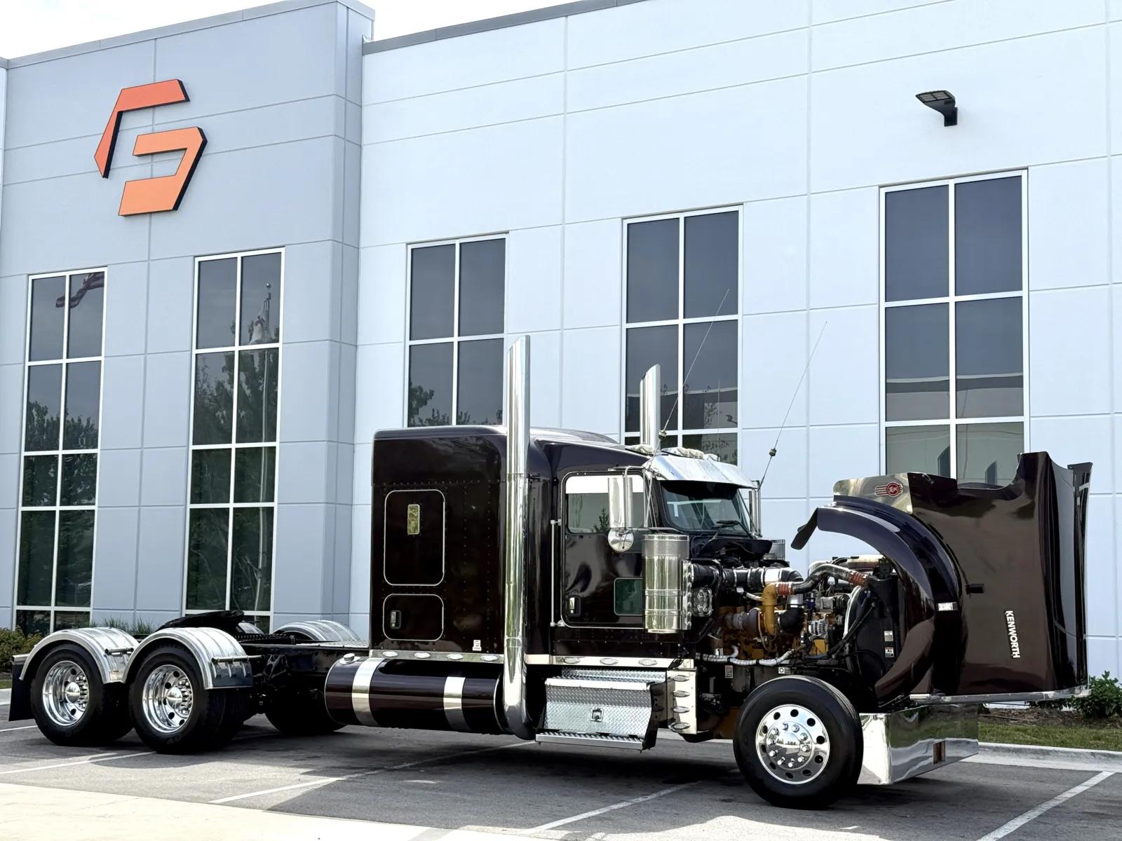 2018 Kenworth W900 in New Lenox, IL — photo 9