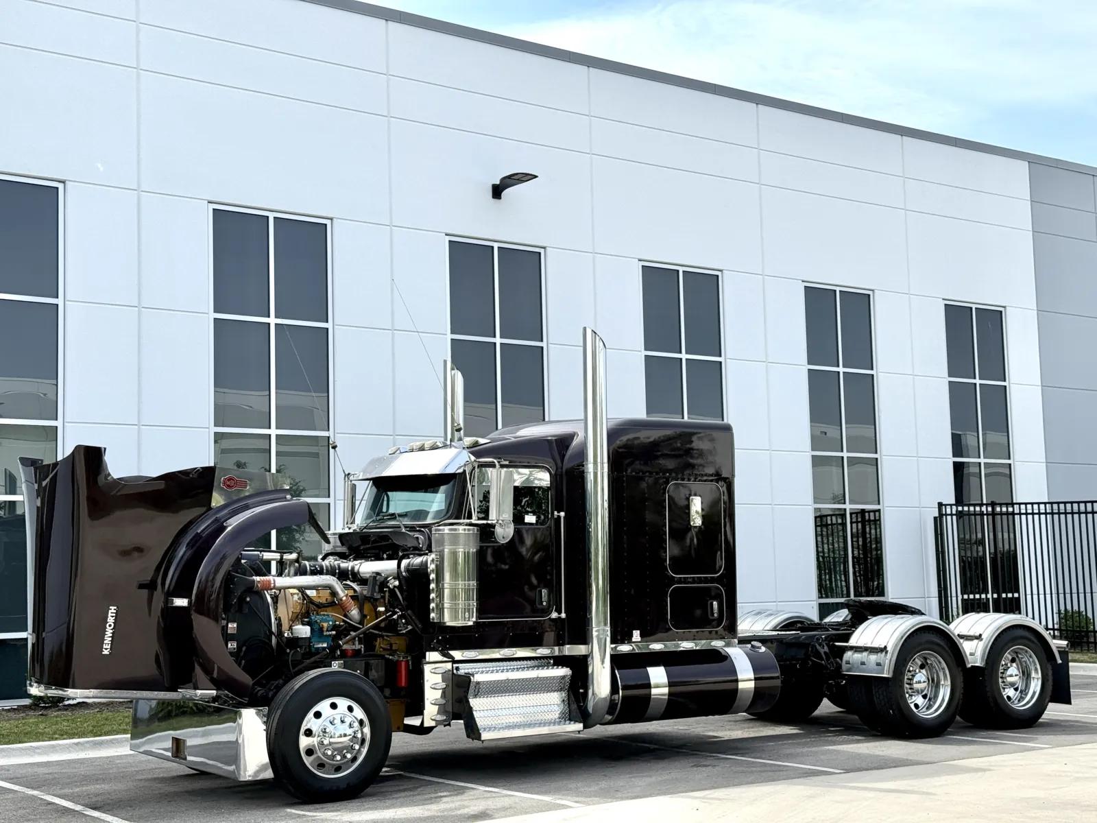 2018 Kenworth W900 in New Lenox, IL — photo 10