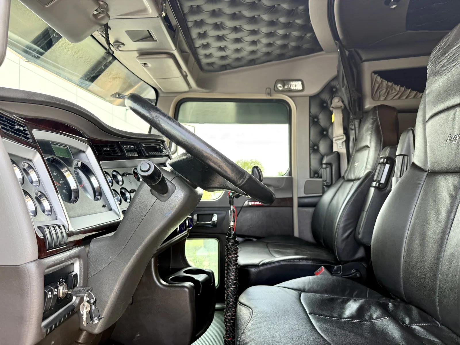 2018 Kenworth W900 in New Lenox, IL — photo 14