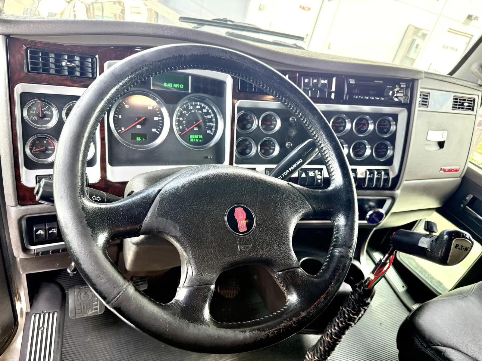 2018 Kenworth W900 in New Lenox, IL — photo 15