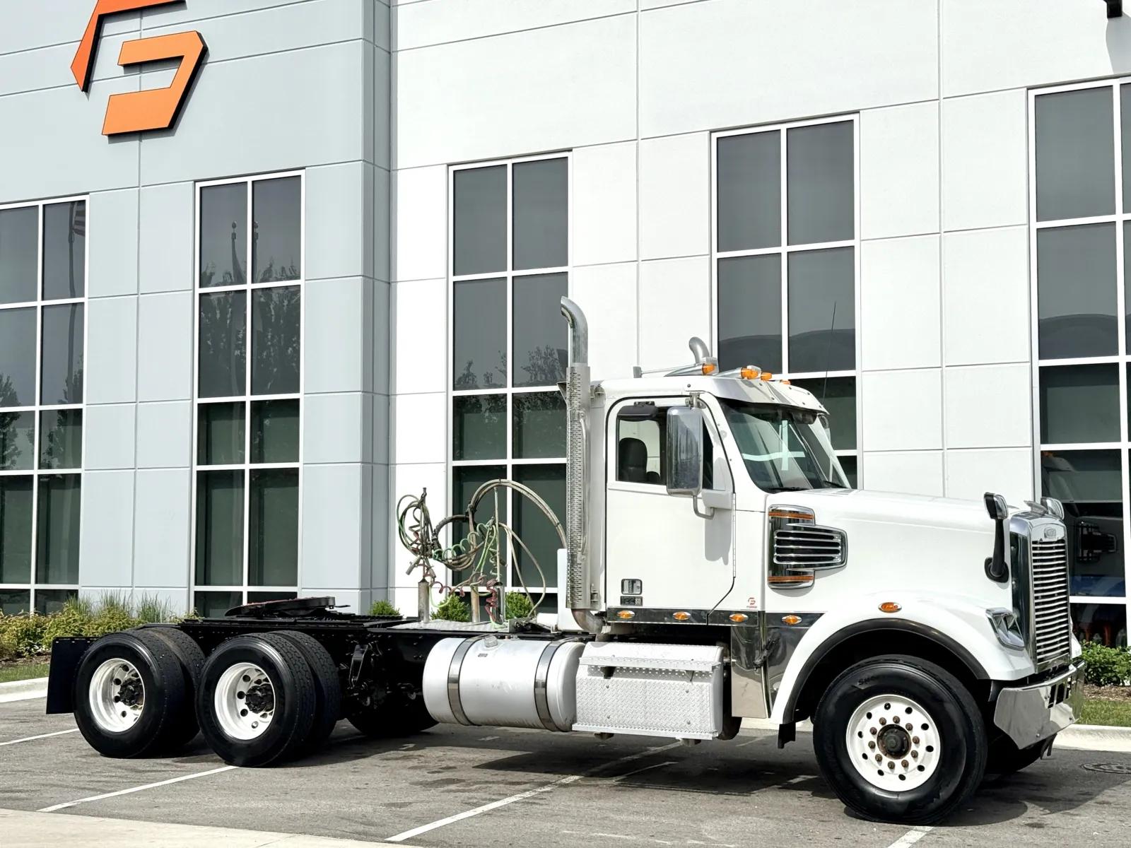 2020 Freightliner 122SD in New Lenox, IL — photo 2