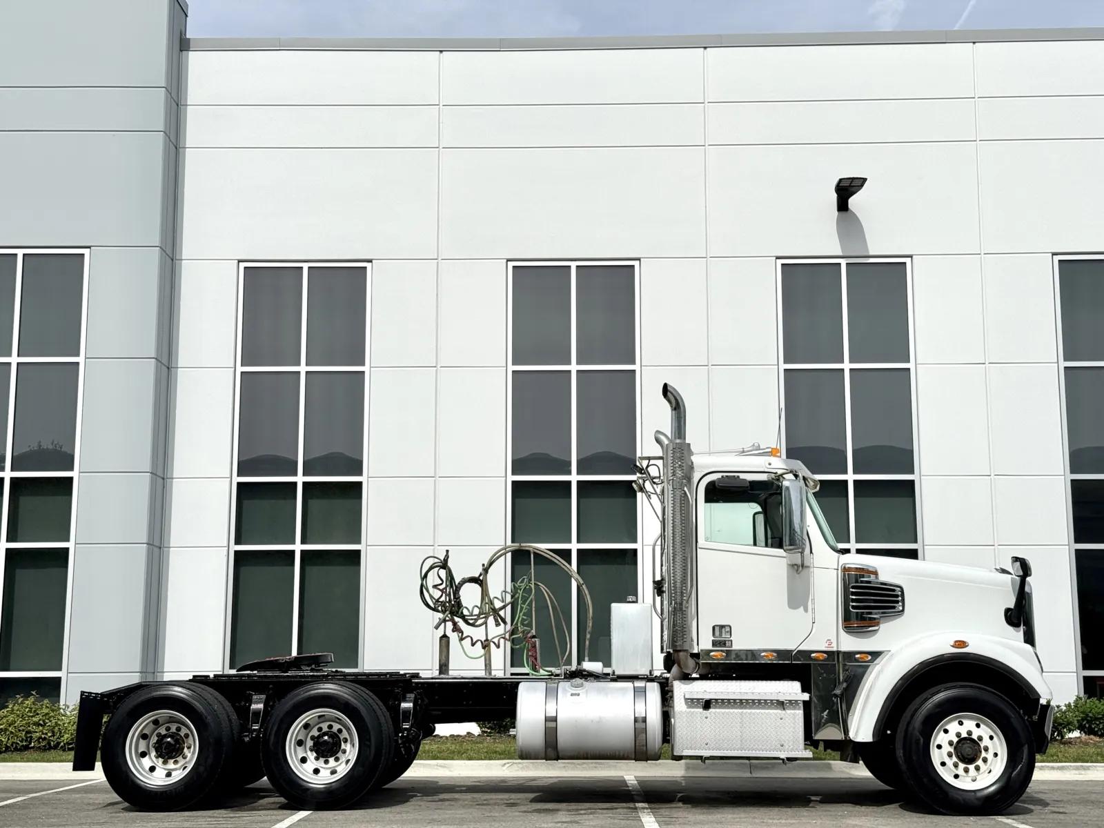 2020 Freightliner 122SD in New Lenox, IL — photo 3