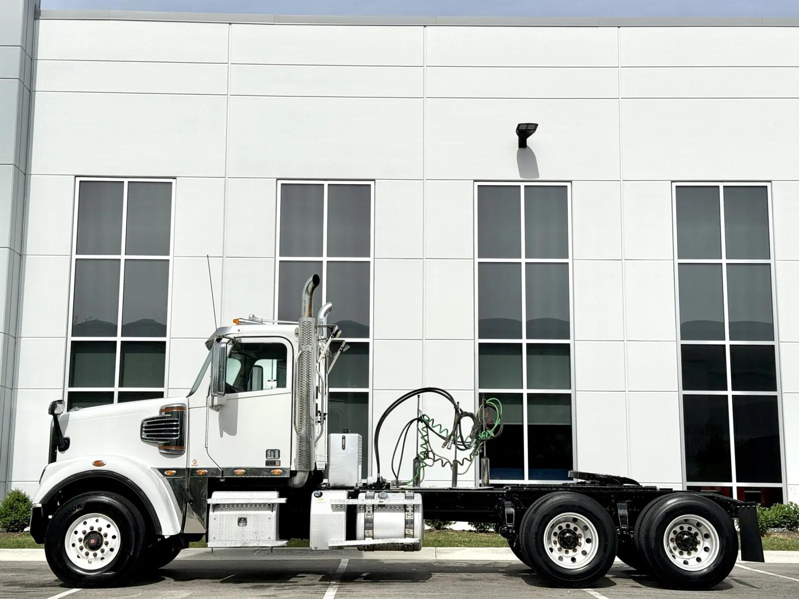 2020 Freightliner 122SD in New Lenox, IL — photo 4