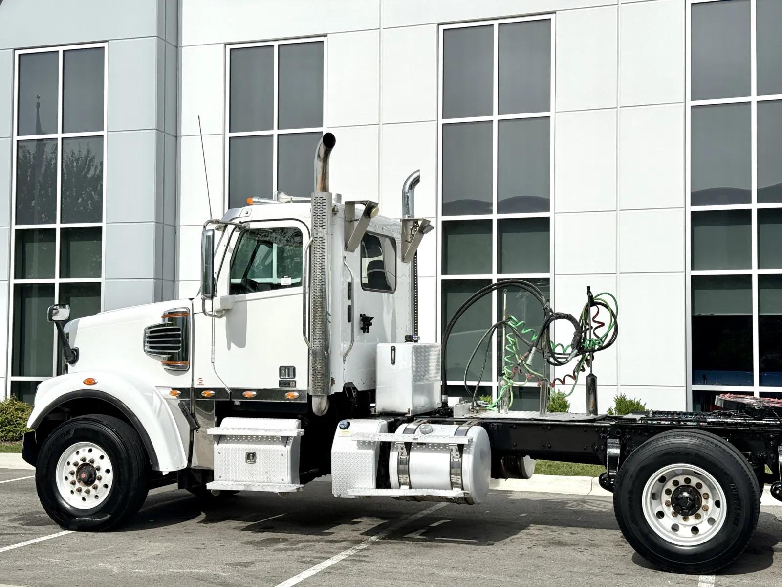 2020 Freightliner 122SD in New Lenox, IL — photo 8
