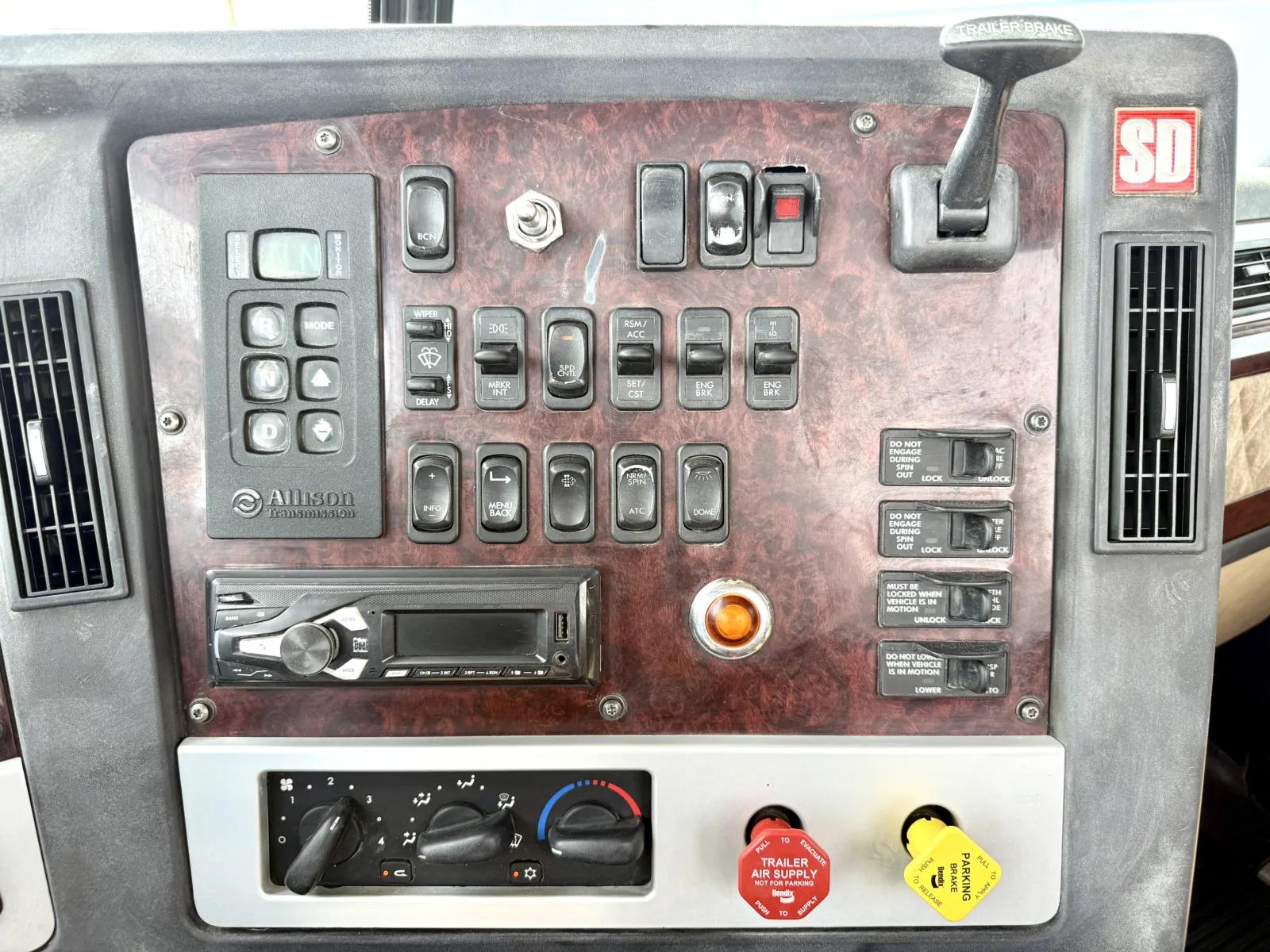 2020 Freightliner 122SD in New Lenox, IL — photo 18
