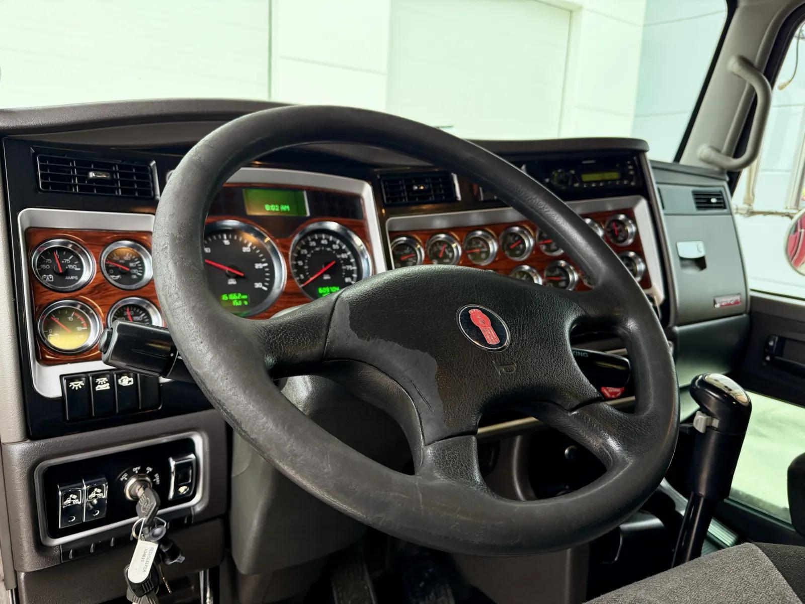 2012 Kenworth T800 in New Lenox, IL — photo 15