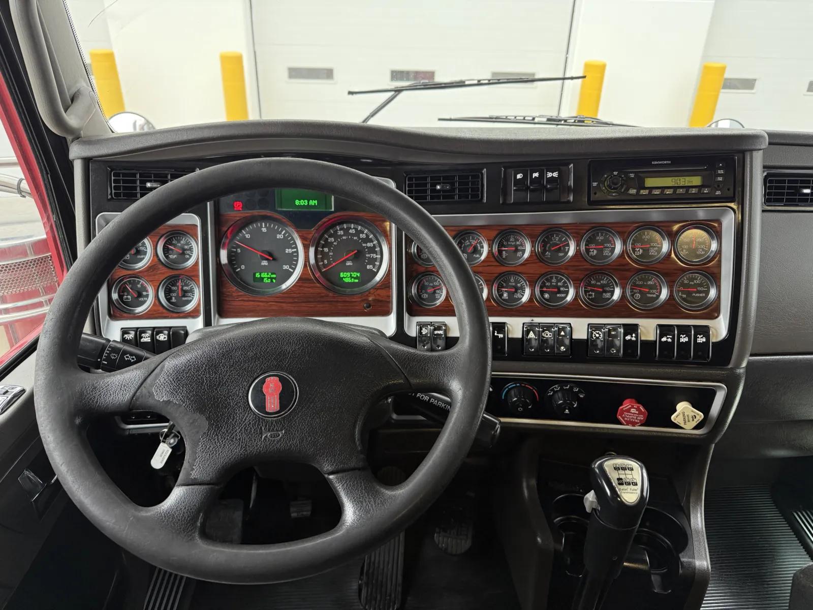 2012 Kenworth T800 in New Lenox, IL — photo 16