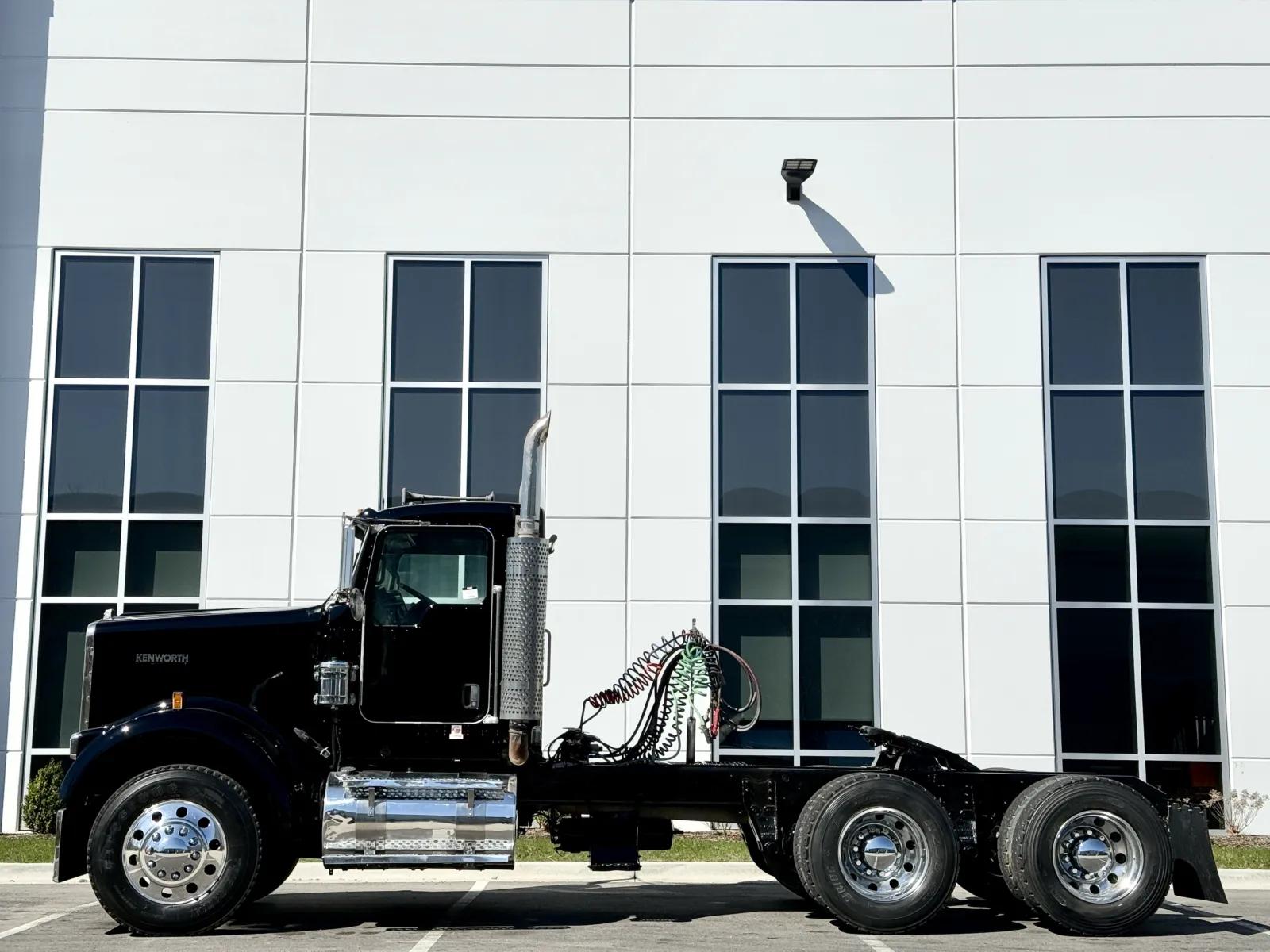 2007 Kenworth W900 in New Lenox, IL — photo 4