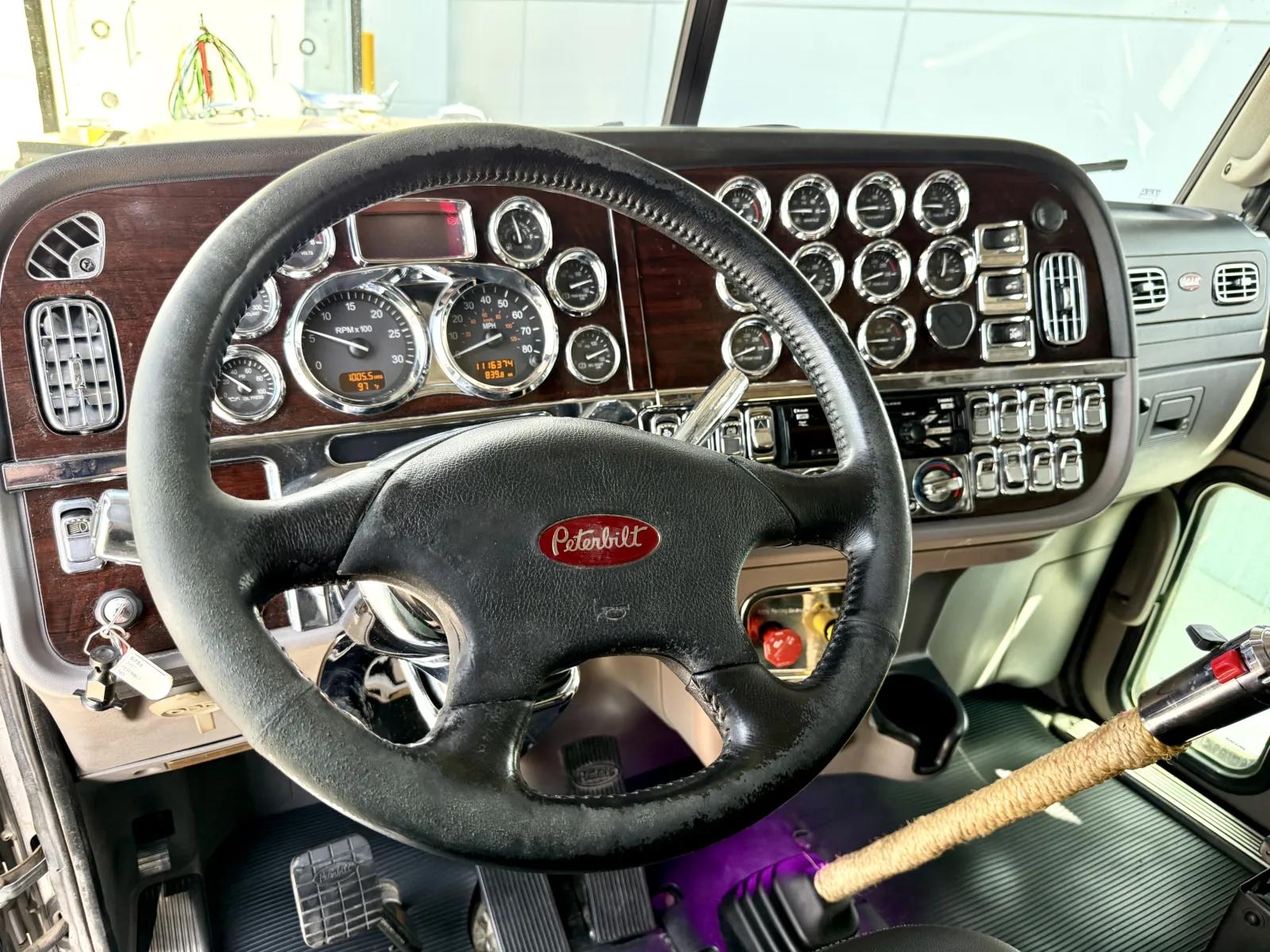 2017 Peterbilt 389 in New Lenox, IL — photo 15