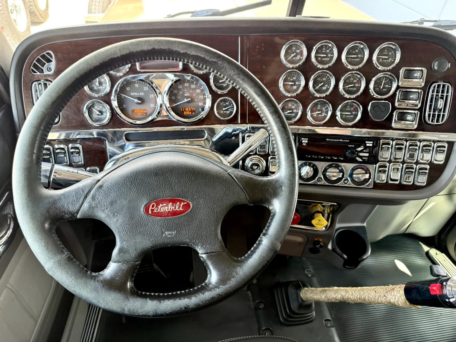 2017 Peterbilt 389 in New Lenox, IL — photo 16
