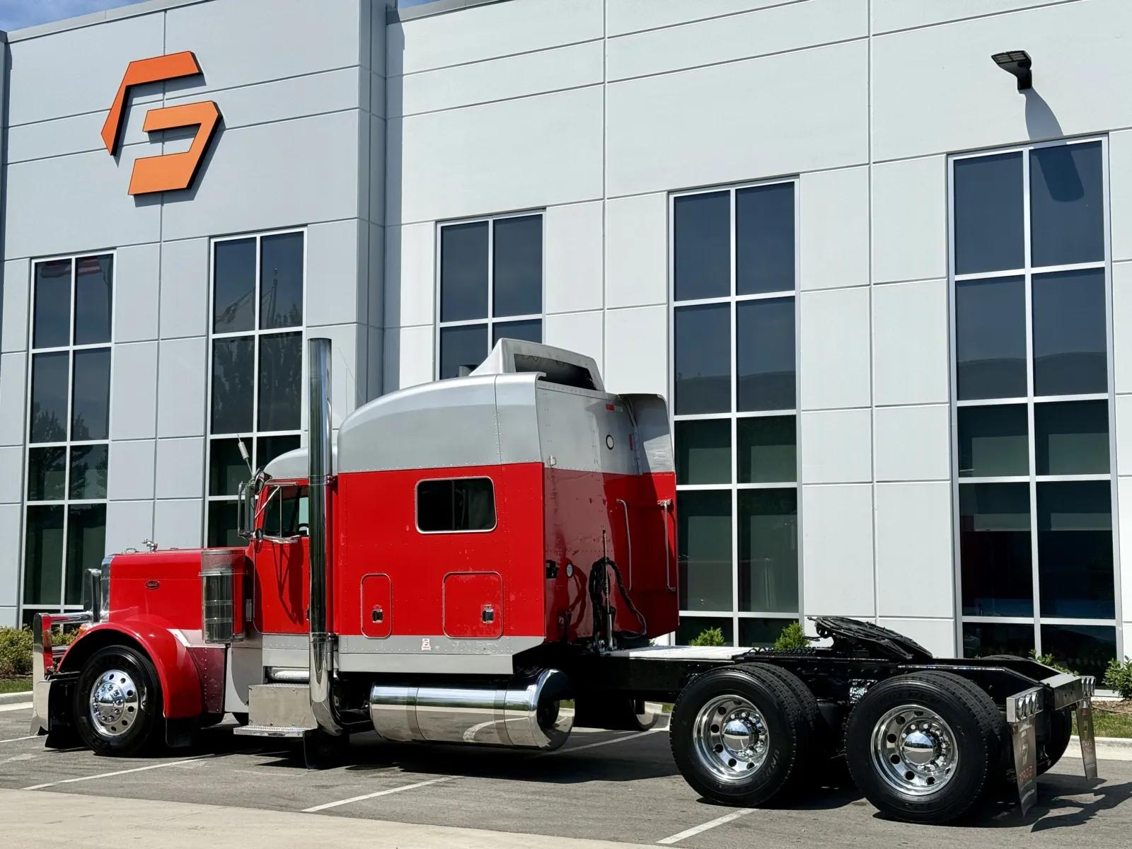 2000 Peterbilt 379 in New Lenox, IL — photo 6