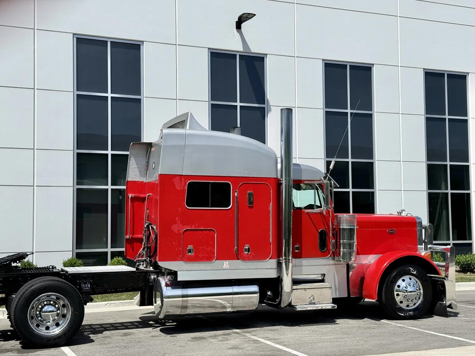 2000 Peterbilt 379 in New Lenox, IL — photo 7