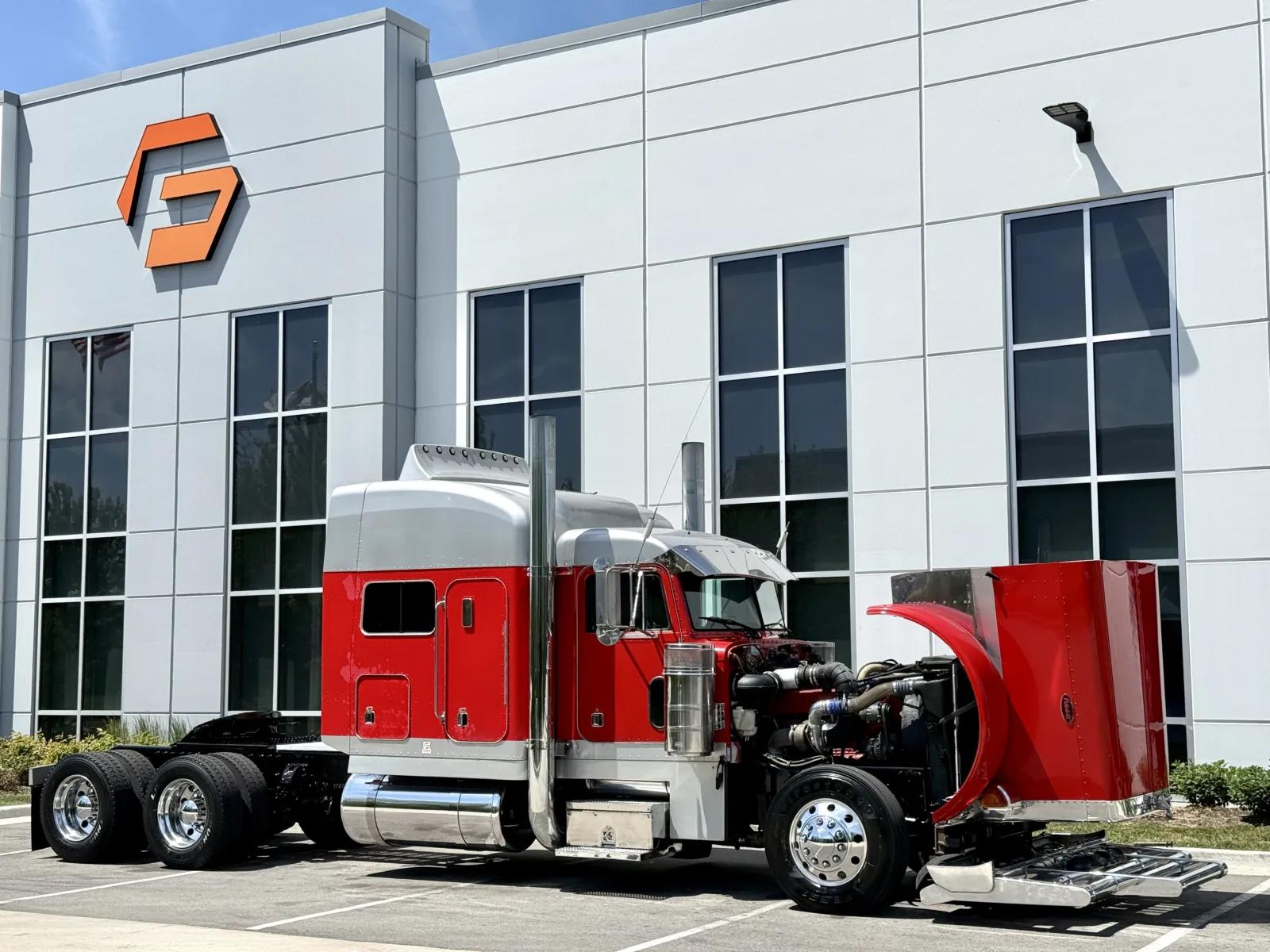 2000 Peterbilt 379 in New Lenox, IL — photo 9
