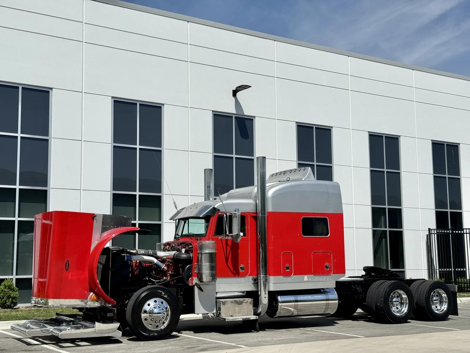 2000 Peterbilt 379 in New Lenox, IL — photo 10