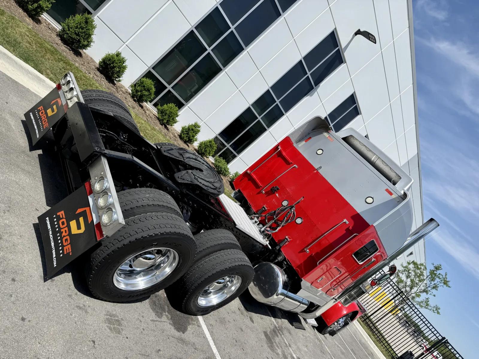 2000 Peterbilt 379 in New Lenox, IL — photo 11