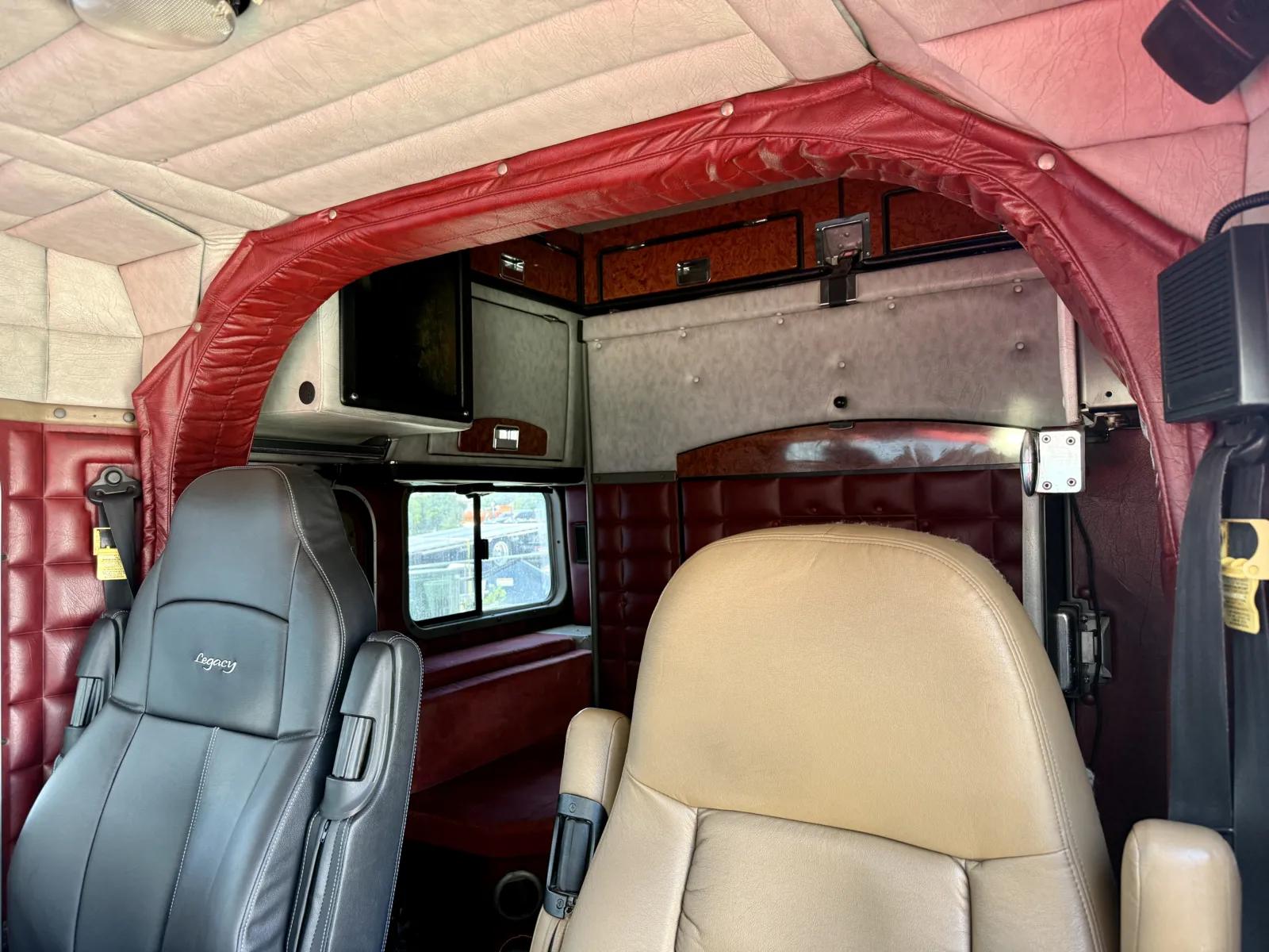 2000 Peterbilt 379 in New Lenox, IL — photo 19