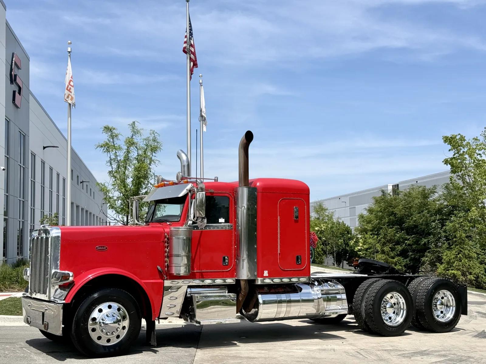 2015 Peterbilt 389