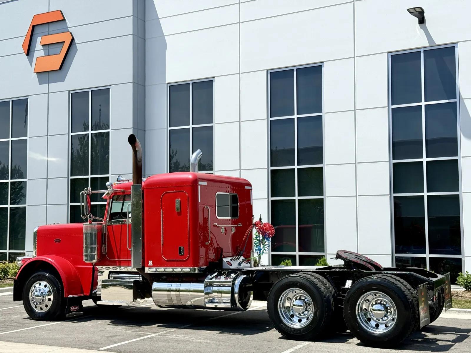 2015 Peterbilt 389 in New Lenox, IL — photo 6