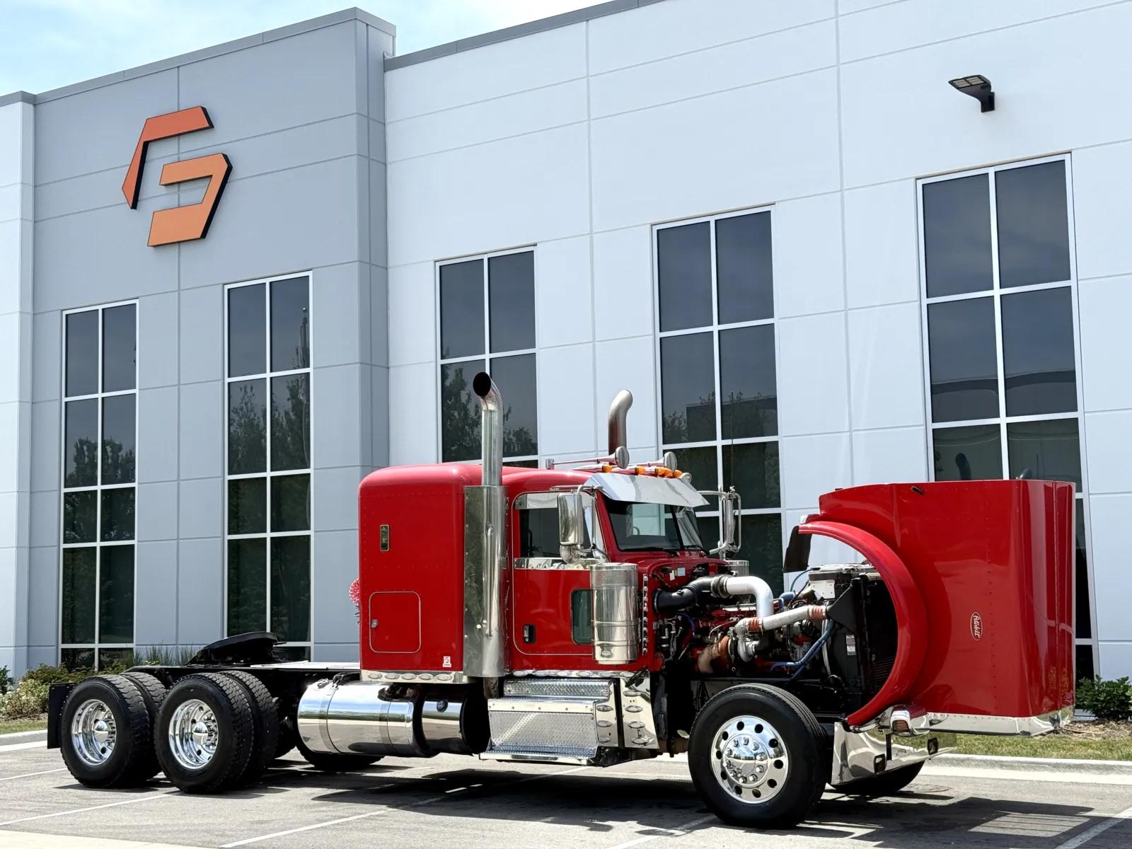 2015 Peterbilt 389 in New Lenox, IL — photo 9
