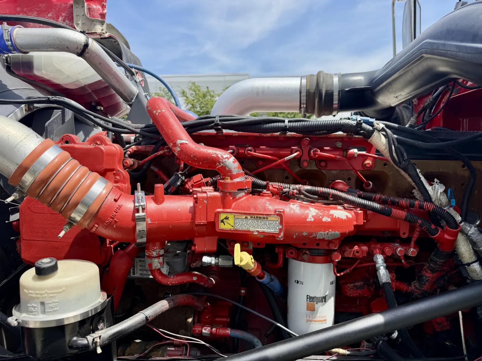 2015 Peterbilt 389 in New Lenox, IL — photo 12