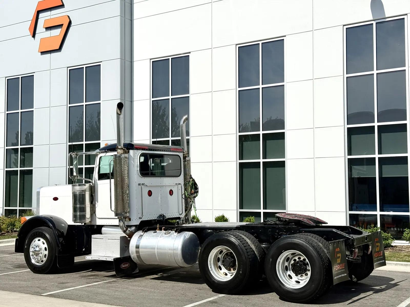 2006 Peterbilt 379 in New Lenox, IL — photo 6