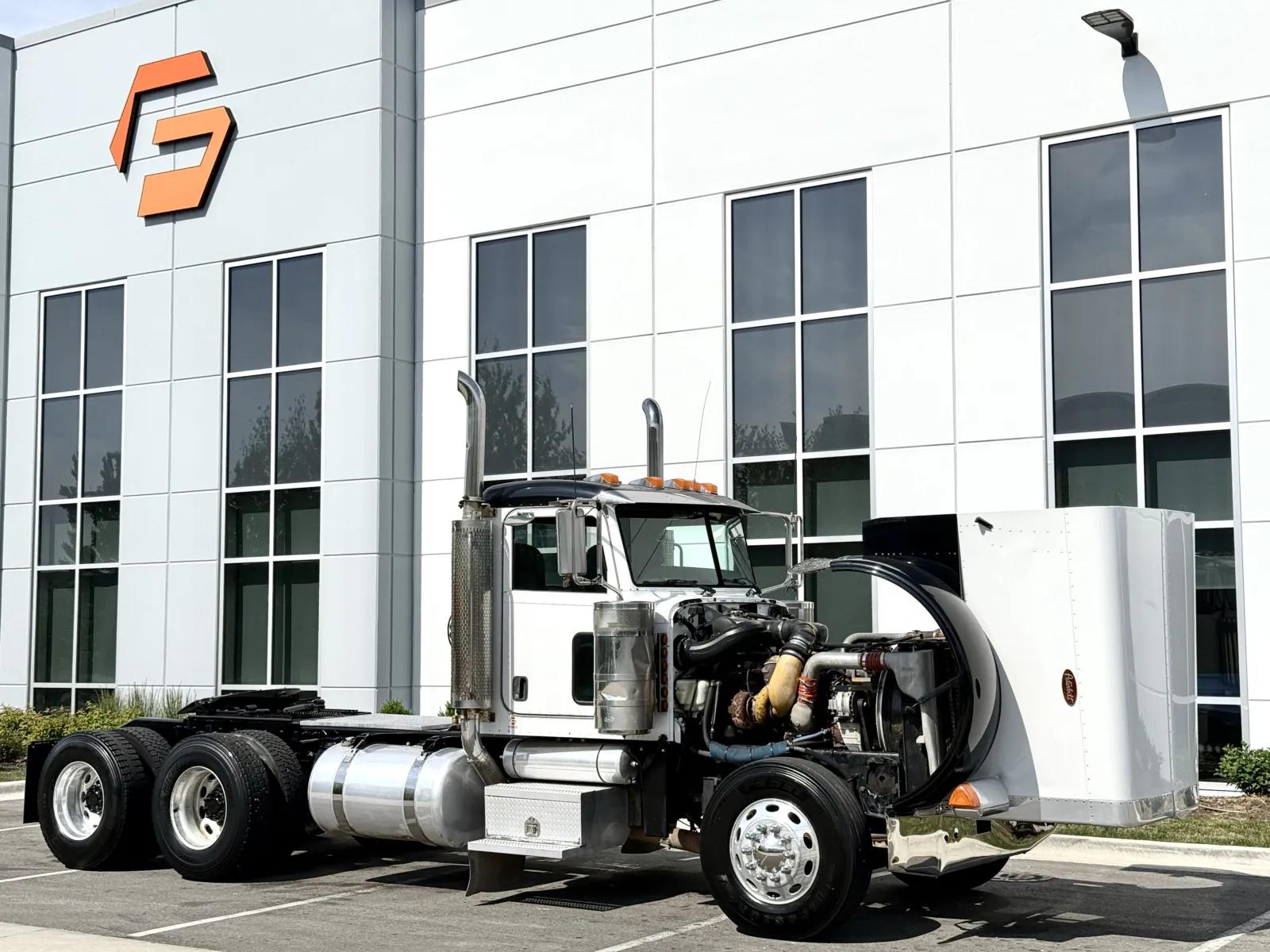 2006 Peterbilt 379 in New Lenox, IL — photo 9