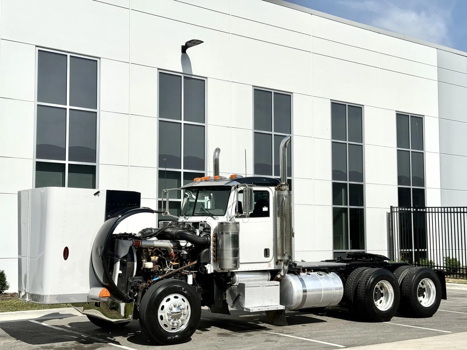 2006 Peterbilt 379 in New Lenox, IL — photo 10