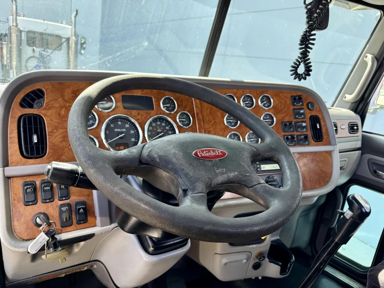 2006 Peterbilt 379 in New Lenox, IL — photo 15