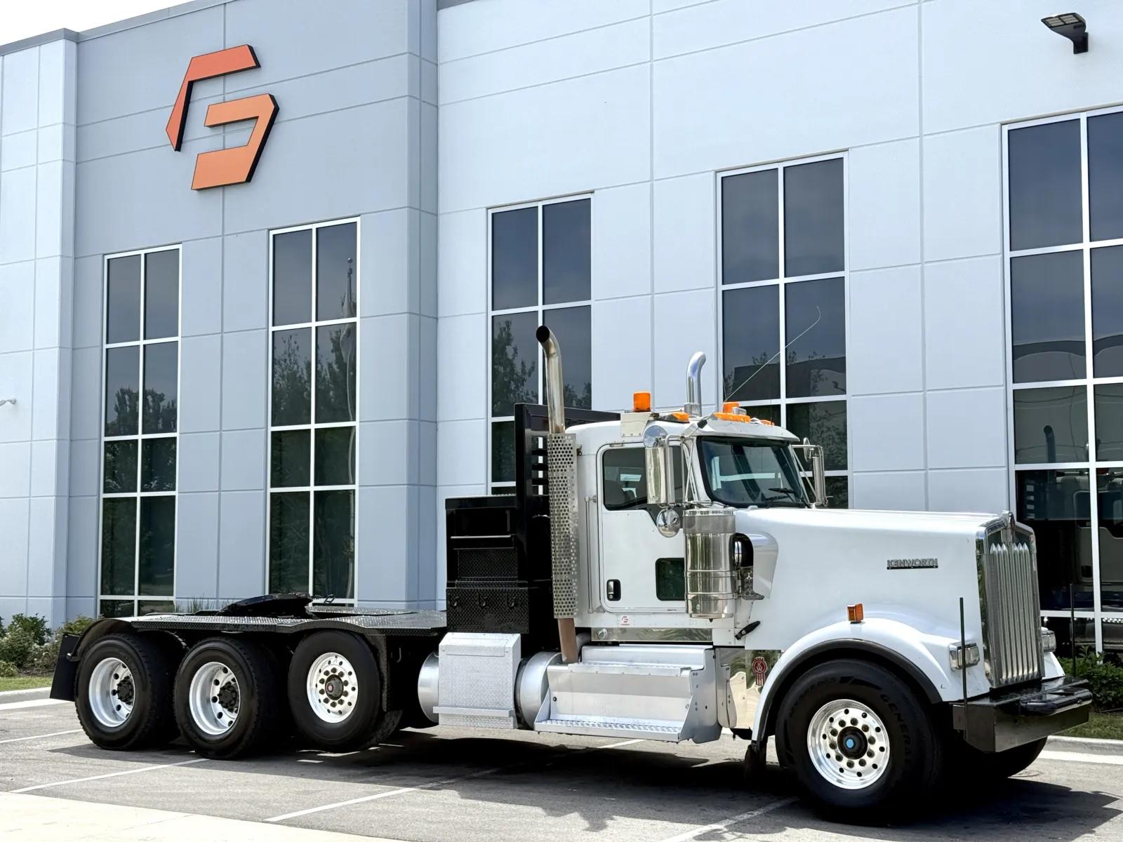 2013 Kenworth W900 in New Lenox, IL — photo 2
