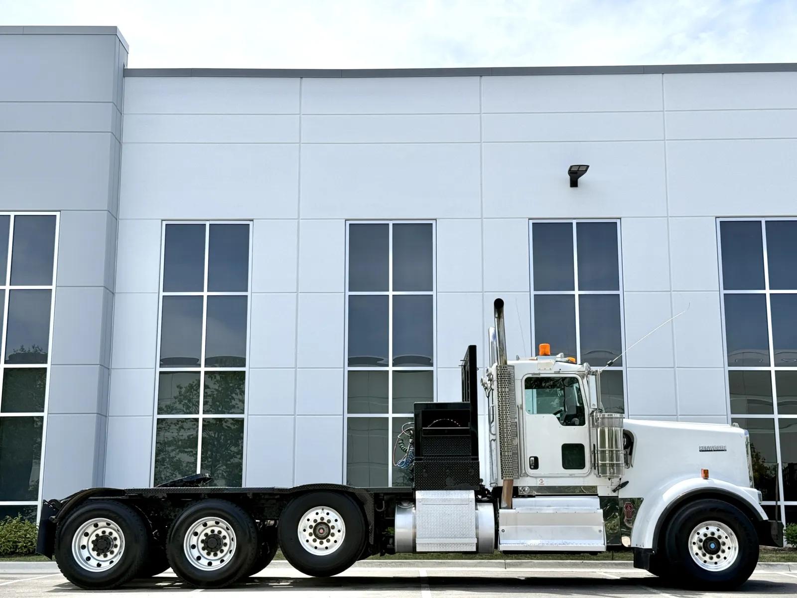2013 Kenworth W900 in New Lenox, IL — photo 3